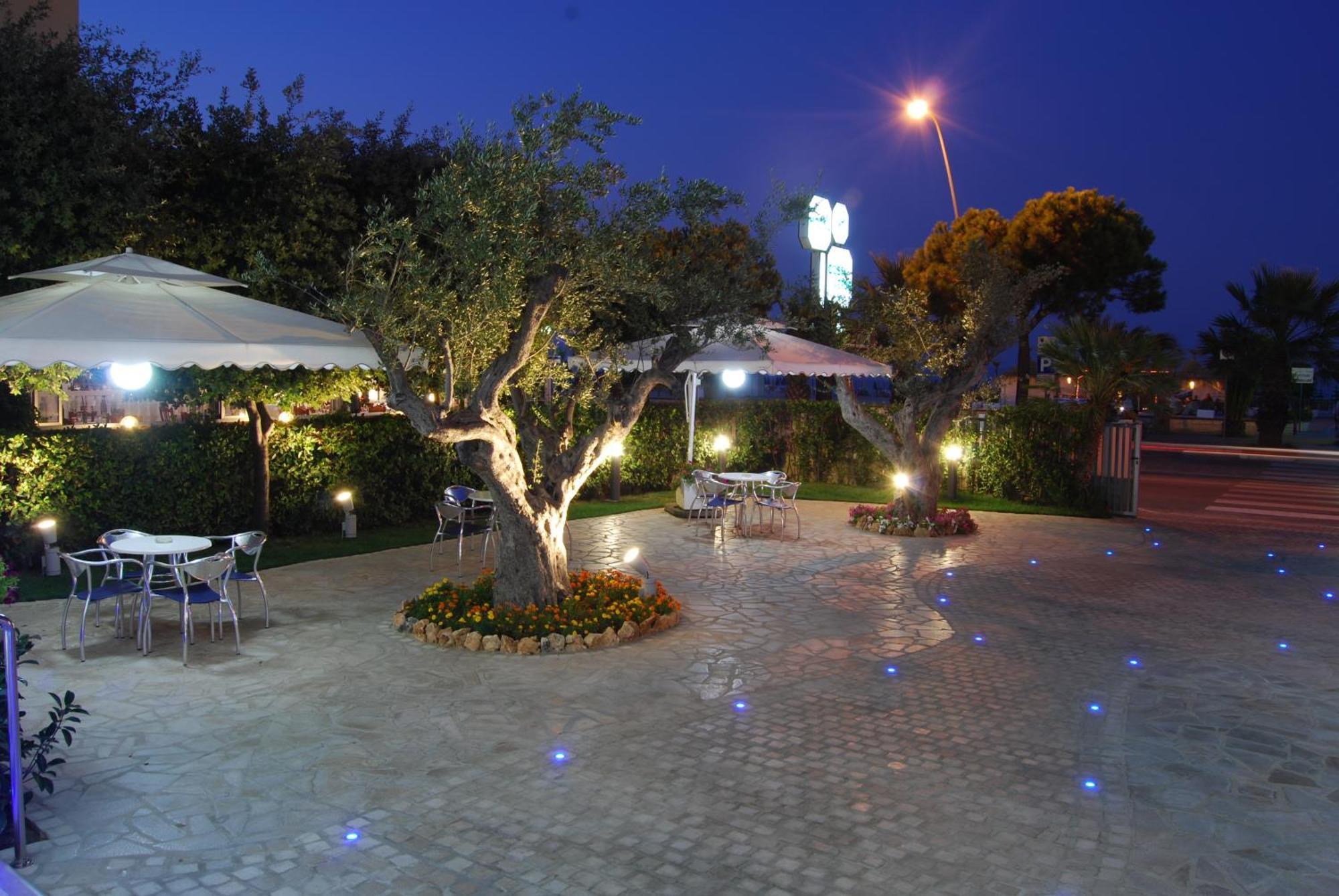 Hotel Costa Verde Tortoreto Exterior photo